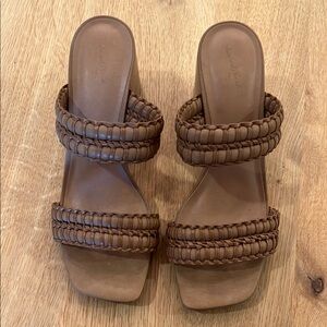 Universal Thread Tan Woven Square Toe Block Heel Sandals Size 8